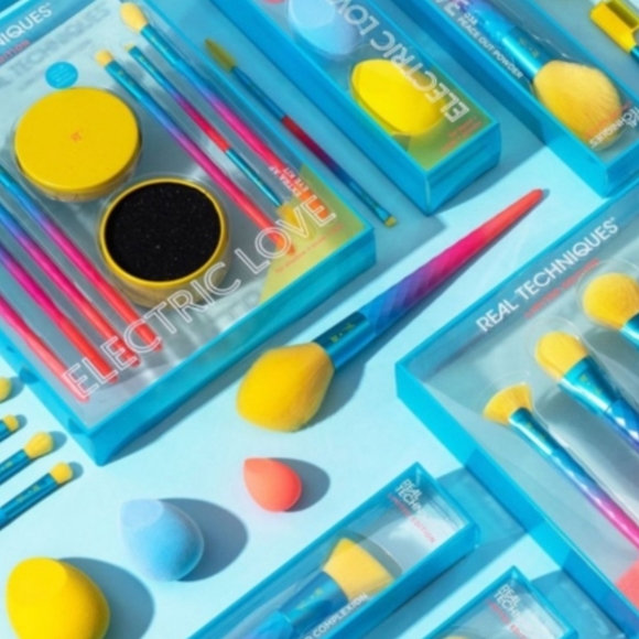 Real Techniques 4 brush Limited Edition set Electric Love Rainbow - Picture 4 of 4